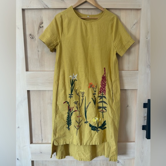 Minibee Dresses & Skirts - Minibee Women’s Floral Cottage Embroidered Yellow
Cotten/Linen Spring Dress, Med
